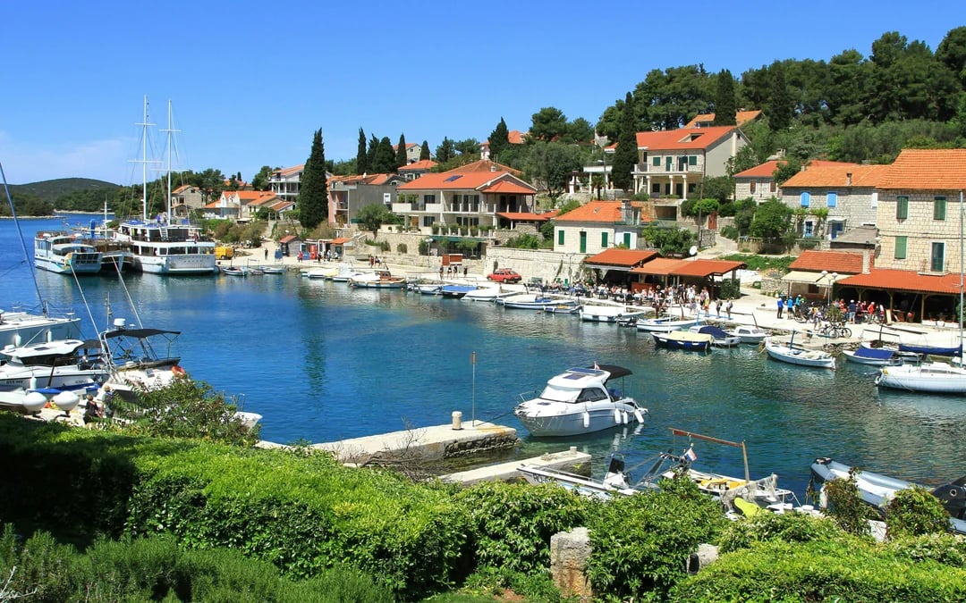From Trogir: Blue Lagoon & Maslinica Boat Tour with Lunch Image 6
