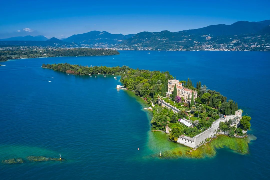From Venice: Verona and Sirmione Day Trip with Private Lake Garda Boat Cruise Image 8