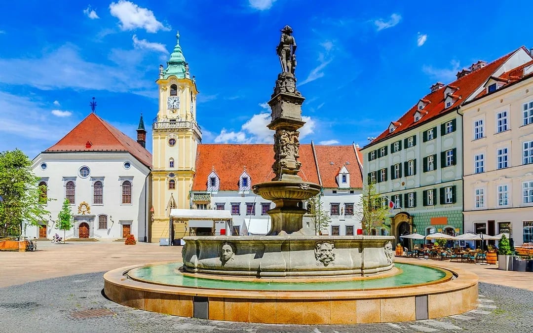 From Vienna: Bratislava Day Trip by Bus & Boat Image 6