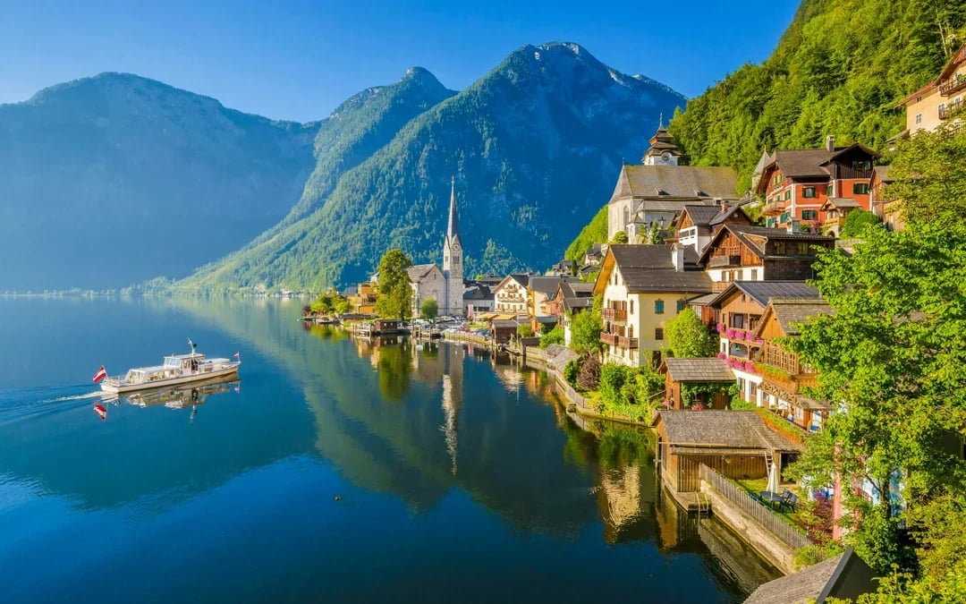 From Vienna: Hallstatt & Alpine Peaks Day Trip with Skywalk Lift Image 1