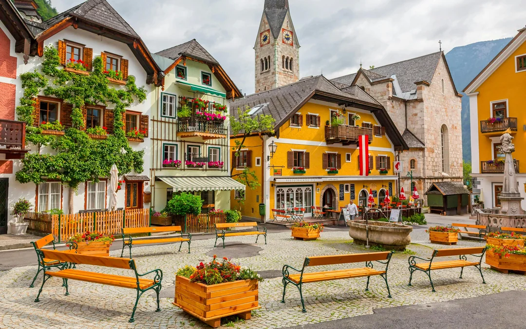 From Vienna: Hallstatt & Alpine Peaks Day Trip with Skywalk Lift Image 2