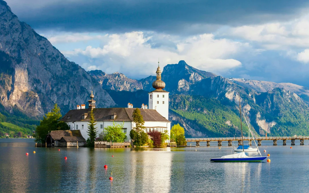 From Vienna: Hallstatt & Alpine Peaks Day Trip with Skywalk Lift Image 4