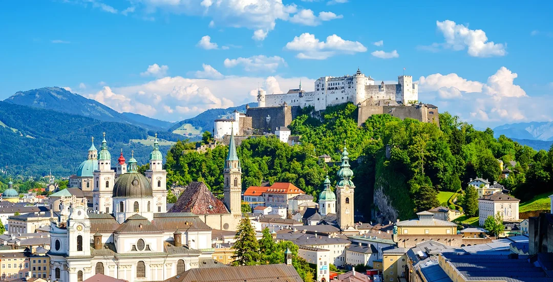 From Vienna: Hallstatt & Salzburg Day Trip Image 6
