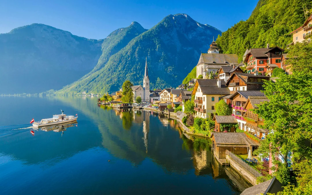 From Vienna: Hallstatt, Mountains & Alpine Lakes Day Trip
Image 2