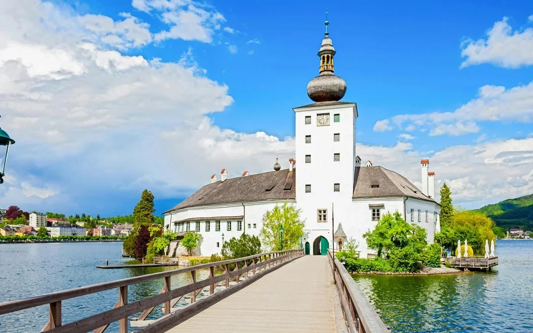 From Vienna: Hallstatt, Mountains & Alpine Lakes Day Trip
 Image 5