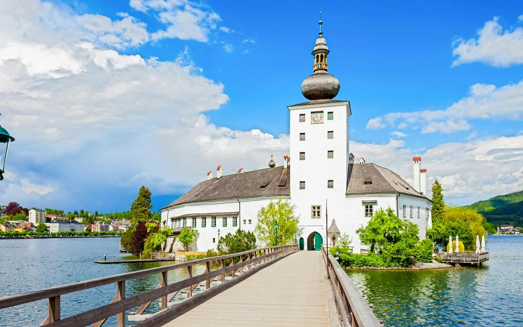 From Vienna: Hallstatt, Mountains & Alpine Lakes Day Trip
 Image 5