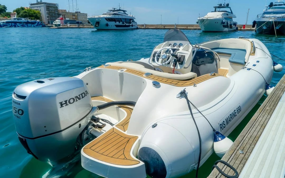 From Zadar: Sakarun Beach, Blue Lagoon, Caves Speedboat Tour & Snorkeling Image 1