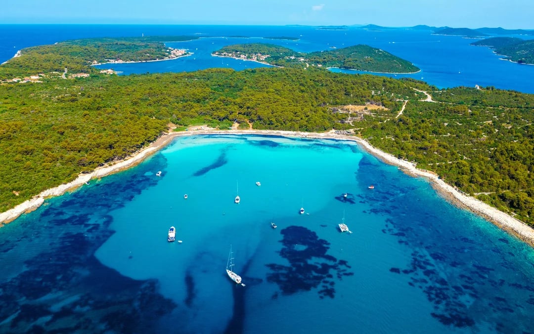 From Zadar: Sakarun Beach, Blue Lagoon, Caves Speedboat Tour & Snorkeling Image 2