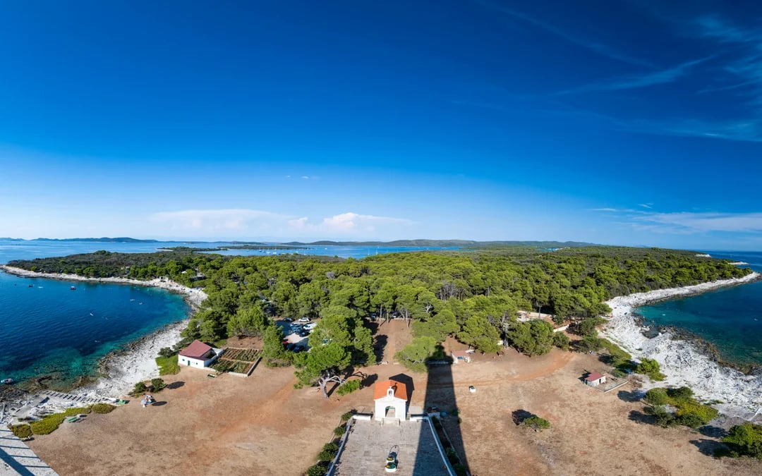 From Zadar: Sakarun Beach, Blue Lagoon, Caves Speedboat Tour & Snorkeling Image 11