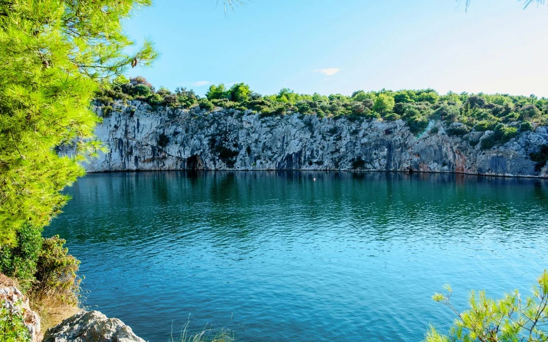 From Zadar: Sakarun Beach, Blue Lagoon, Caves Speedboat Tour & Snorkeling Image 8