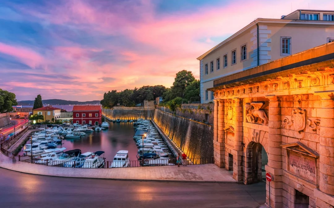 From Zadar: Sunset Speedboat Cruise with Unlimited Sparkling Wine Image 8