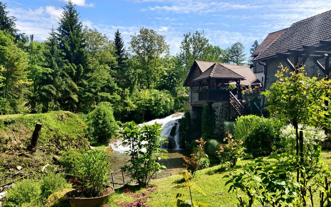 From Zagreb: Full-Day Trip to Plitvice Lakes National Park and Rastoke Village Image 4