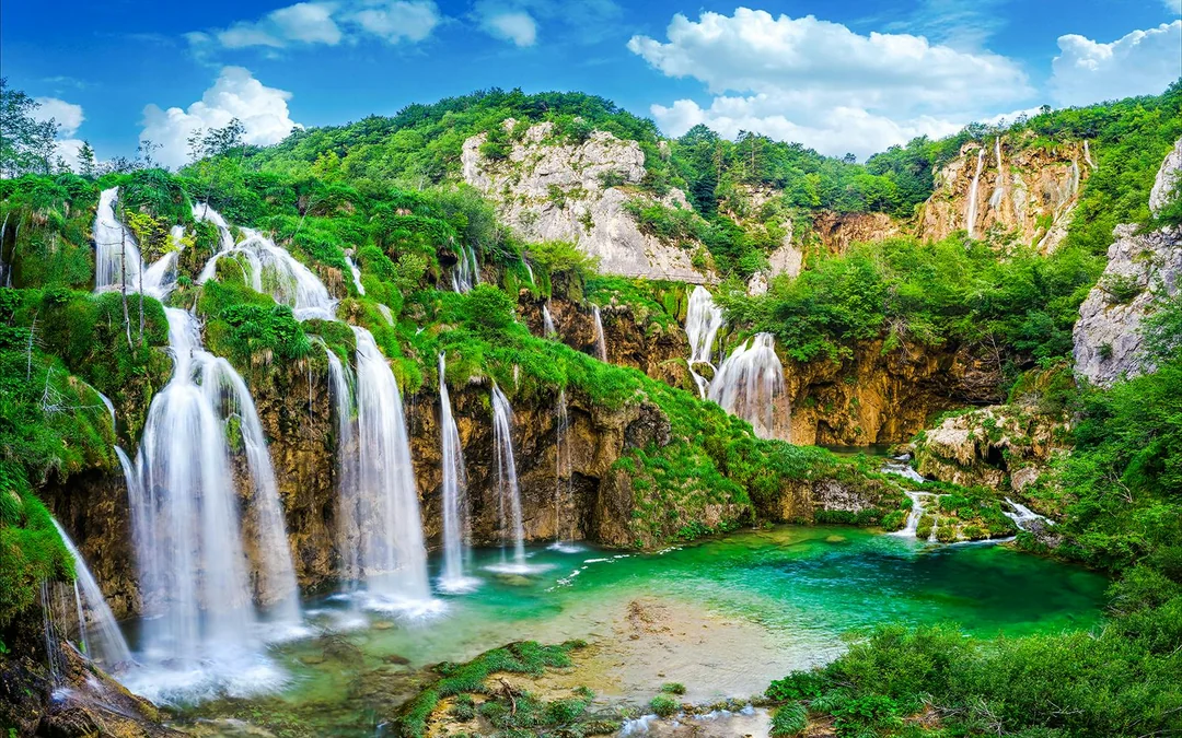 From Zagreb: Full-Day Trip to Plitvice Lakes National Park with Drop-off in Split Image 3