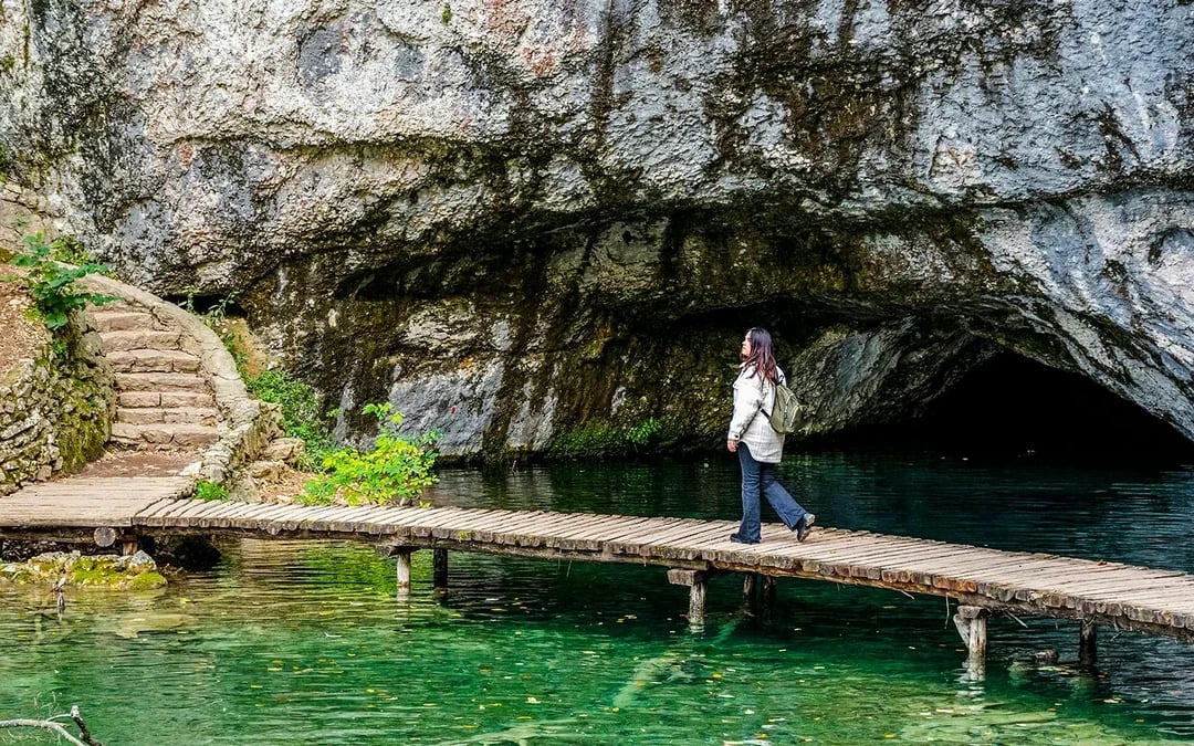 From Zagreb: Full-Day Trip to Plitvice Lakes National Park with Drop-off in Split Image 6
