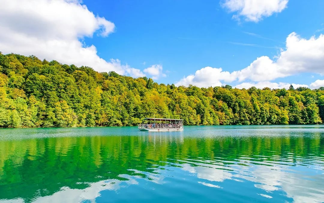 From Zagreb: Full-Day Trip to Plitvice Lakes National Park with Drop-off in Split Image 8