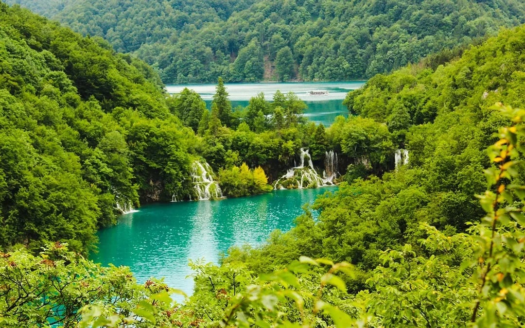 From Zagreb: Full-Day Trip to Plitvice Lakes National Park with Drop-off in Split Image 9