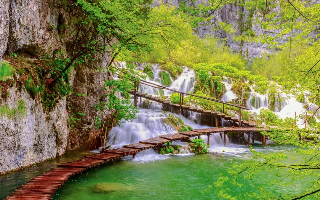 From Zagreb: Full-Day Trip to Plitvice Lakes National Park with Drop-off in Split Image 10