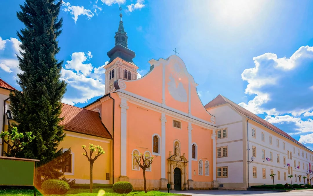 From Zagreb: Trakoscan Castle & Varazdin Guided Day Trip with Walking Tour
 Image 8