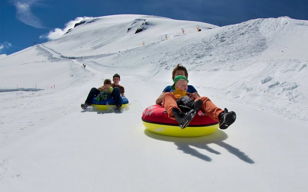 From Zurich: Day Trip to Mount Titlis with Skiing at Trübsee Snow Park Image 4