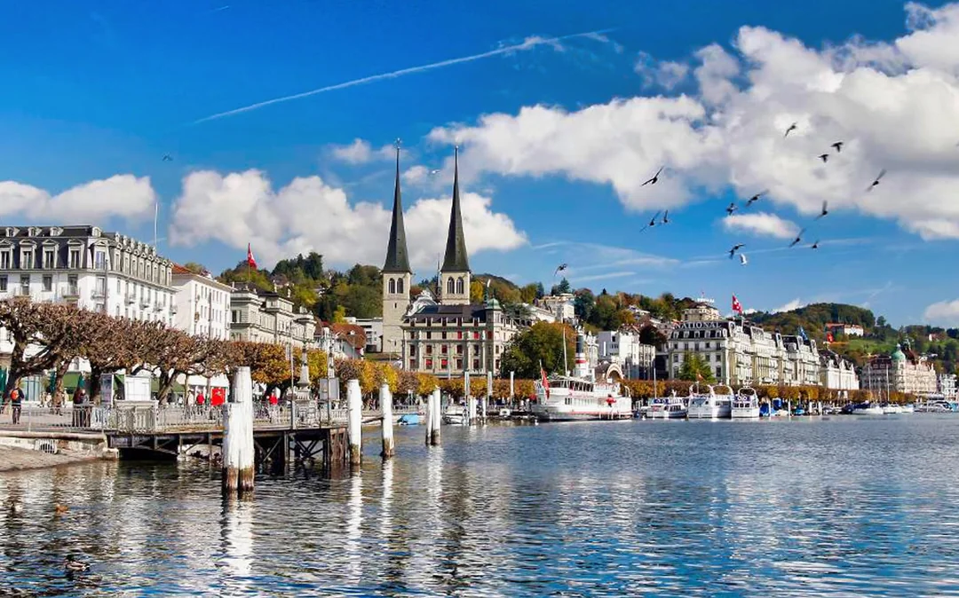 From Zürich: Day Trip to Mt. Bürgenstock & Lake Lucerne with Funicular Ride Image 3