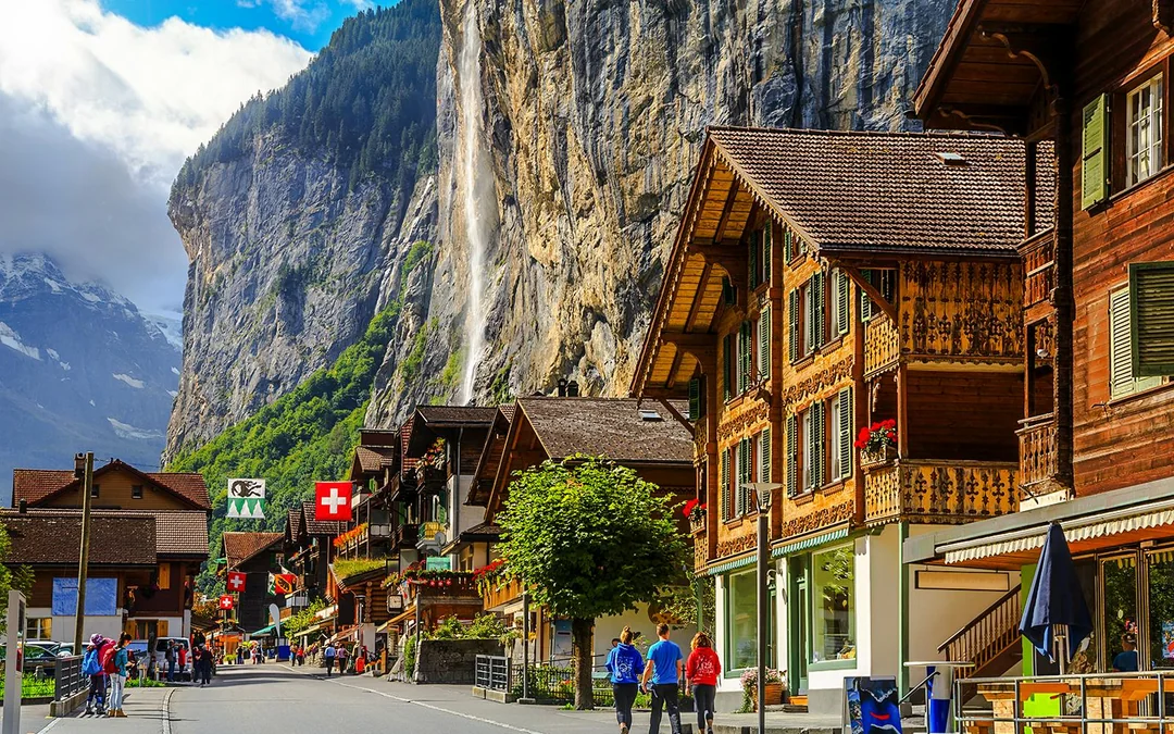 From Zürich: Grindelwald, Interlaken & Lauterbrunnen Day Trip Image 11