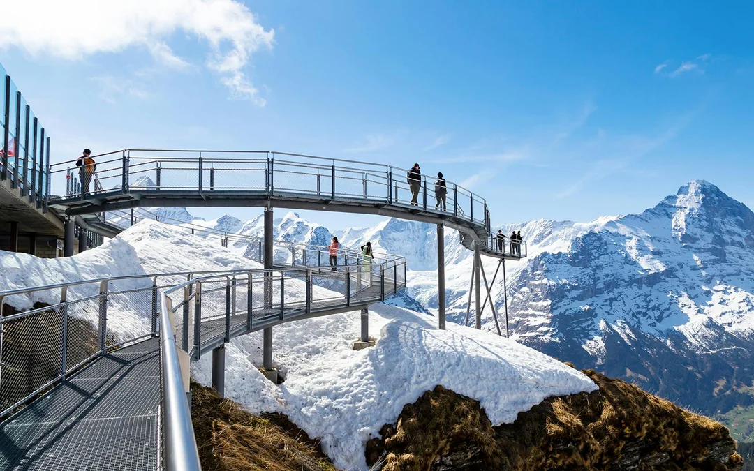 From Zürich: Grindelwald, Interlaken & Lauterbrunnen Day Trip Image 4