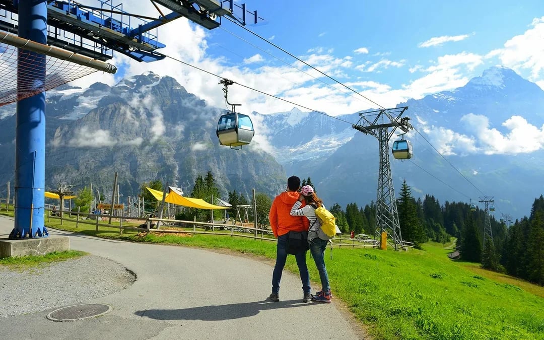 From Zürich: Grindelwald, Interlaken & Lauterbrunnen Day Trip Image 6
