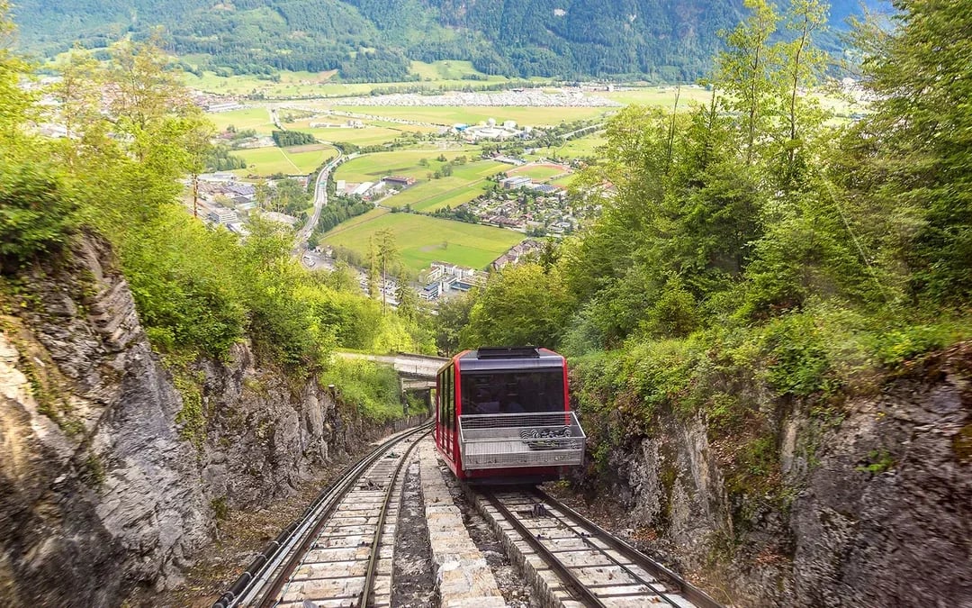 From Zürich: Grindelwald, Interlaken & Lauterbrunnen Day Trip Image 8
