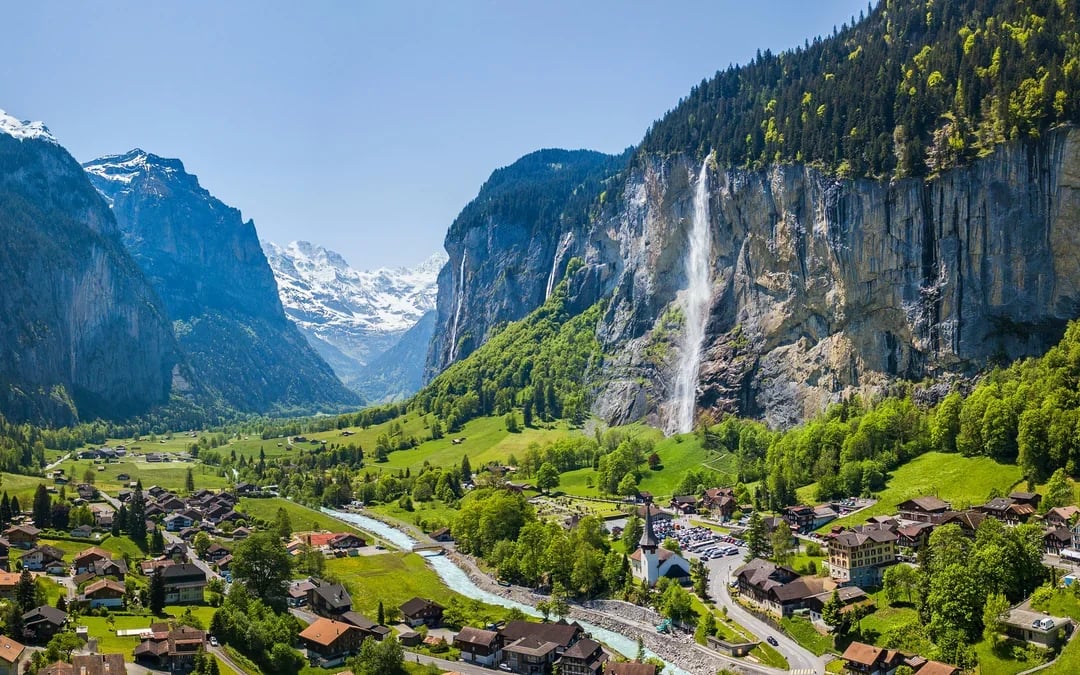 From Zürich: Grindelwald, Interlaken & Lauterbrunnen Day Trip Image 10