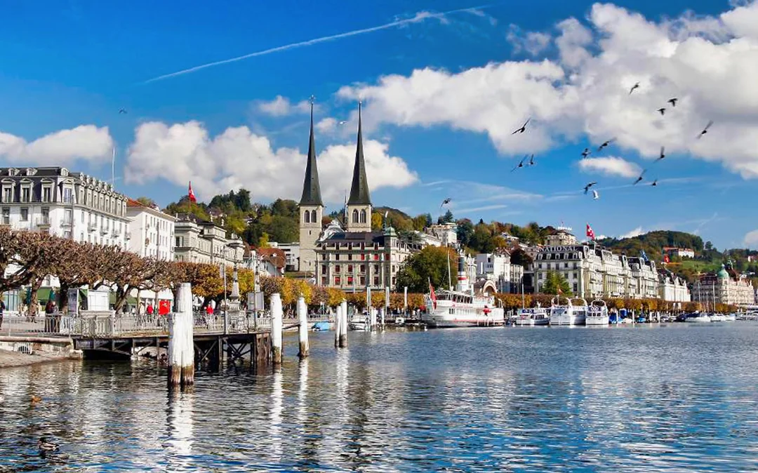 From Zürich: Lucerne Day Trip with Optional Motorboat Cruise Image 2