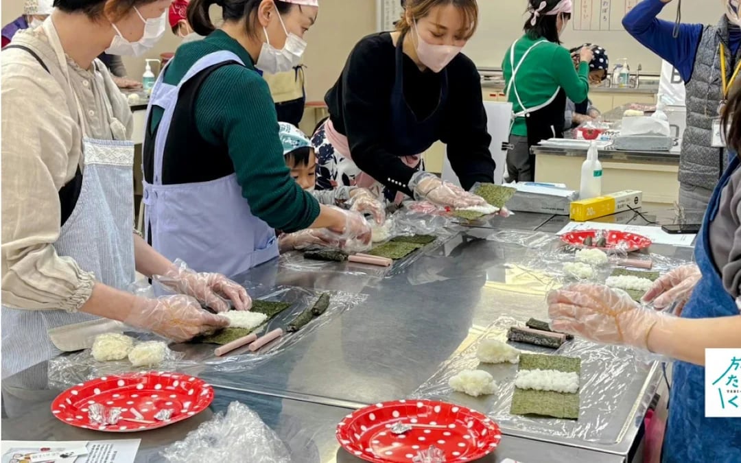 Fukuoka Decorative Sushi Roll-Making Cooking Class Image 3