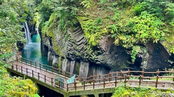 Fukuoka departure: Scenic Takachiho gorge + Amanoiwato shrine Nishi Hongu + Healing journey at Toiwa energy field