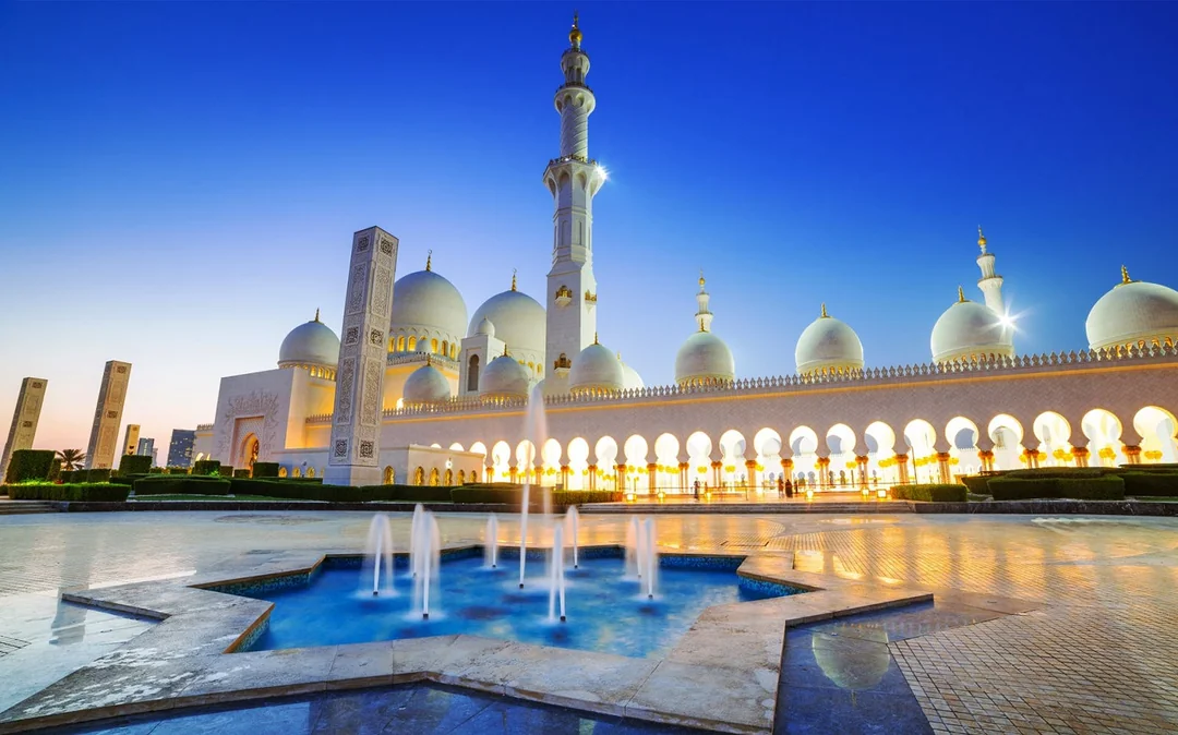 Full-Day Guided Tour of Abu Dhabi Mosque & Warner Bros. from Dubai Image 4