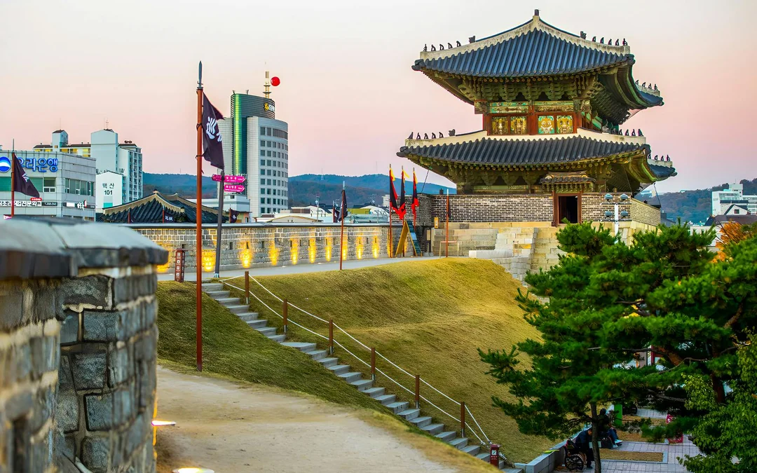 Full-Day Tour of Suwon Hwaseong with Korean Folk Village Image 3