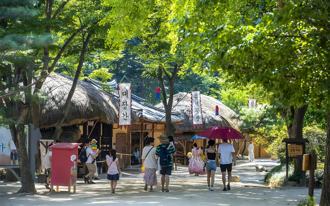 Full-Day Tour of Suwon Hwaseong with Korean Folk Village Image 6