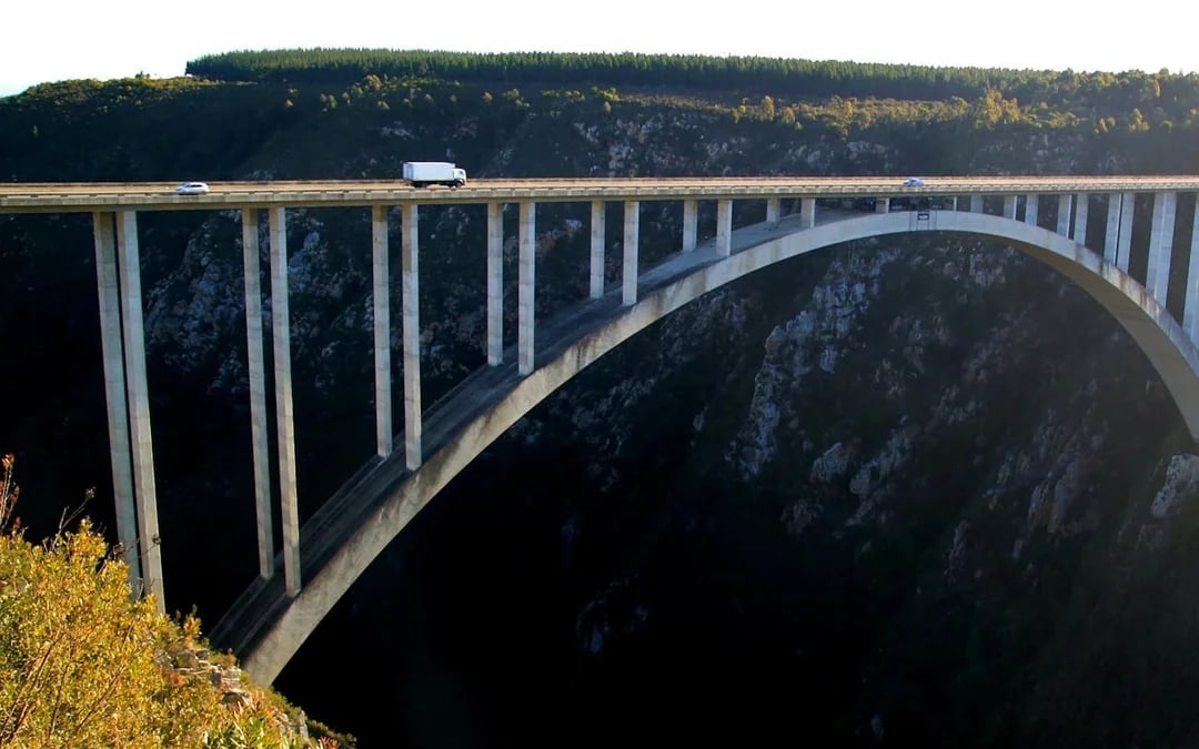 Garden Route Private Luxury Tour with 5-Star Accommodation and Big 5 Safari Image 1