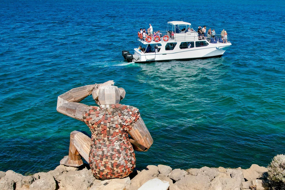 Giant & Dolphin Sightseeing Cruise Image 1