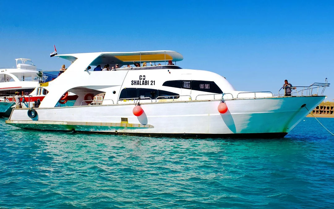 Giftun 3 Islands Yacht Tour with Dolphin Watching, Snorkeling, Lunch & Transfers Image 5