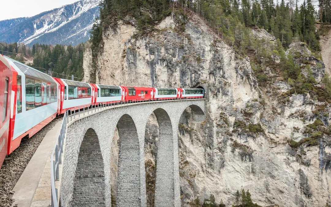 Glacier Express (Ticket with Seat Reservation): Zermatt to/from Chur/St. Moritz Image 4