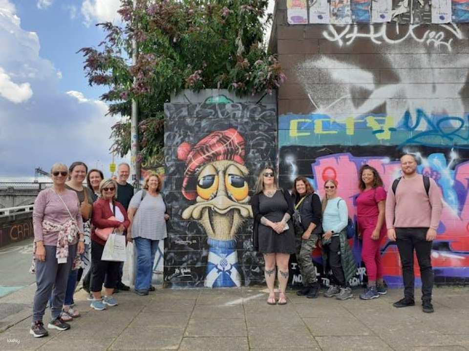 Glasgow street art tour