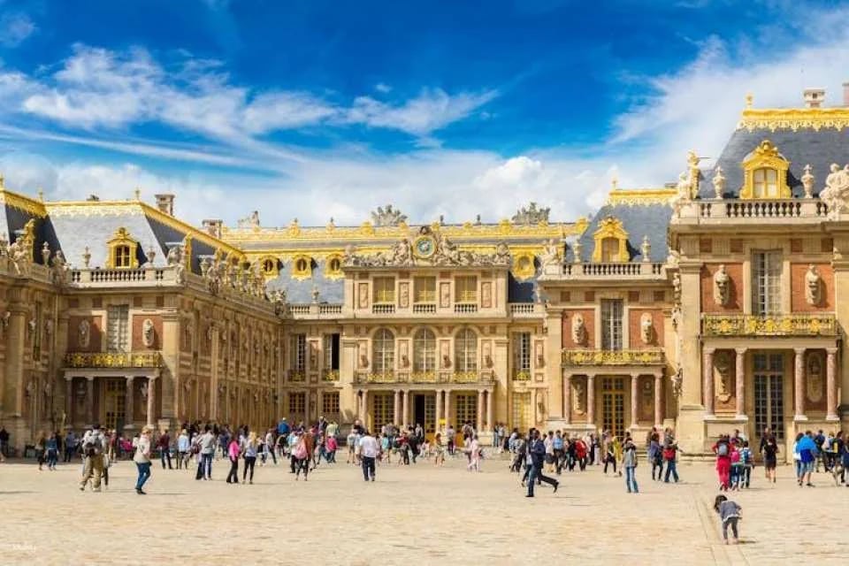 Go City | Paris Pass® Plus