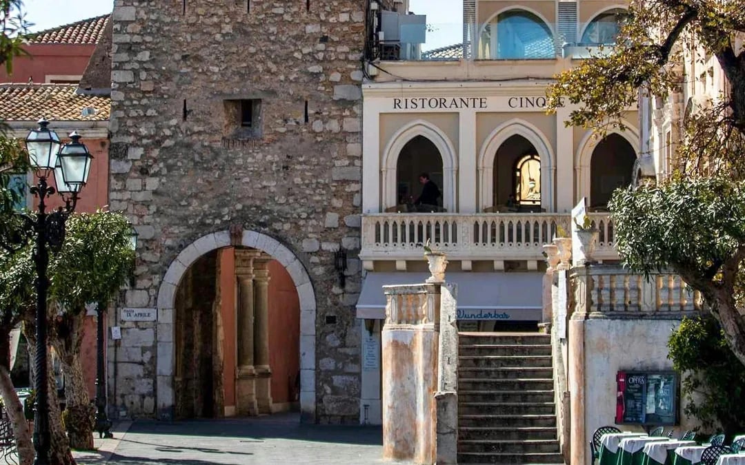 Godfather tour in a vintage car from Taormina and Giardini Naxos Image 7