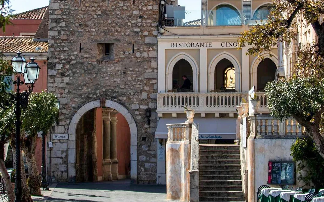 Godfather tour in a vintage car from Taormina and Giardini Naxos Image 7