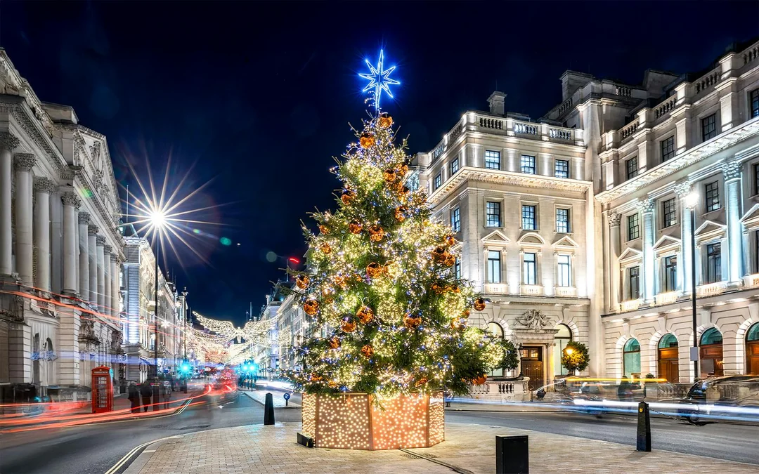 Golden Tours: London Christmas Lights Night Bus Tour Image 3