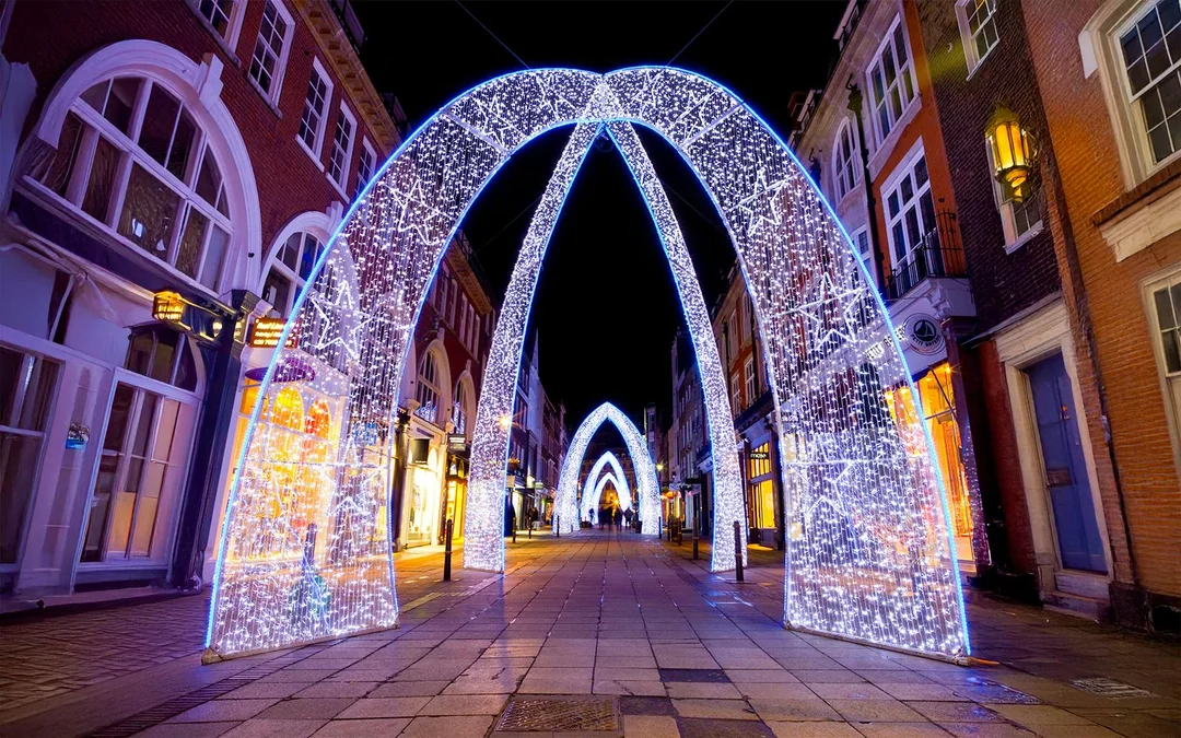 Golden Tours: London Christmas Lights Night Bus Tour Image 4
