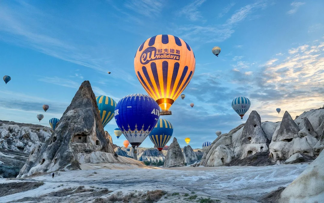 Goreme Valley Sunrise Hot Air Balloon Tour with Breakfast & Transfers Image 1