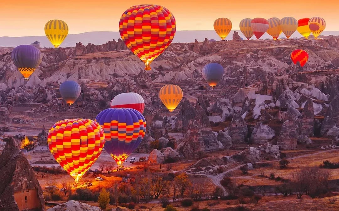 Goreme Valley Sunrise Hot Air Balloon Tour with Breakfast & Transfers Image 7