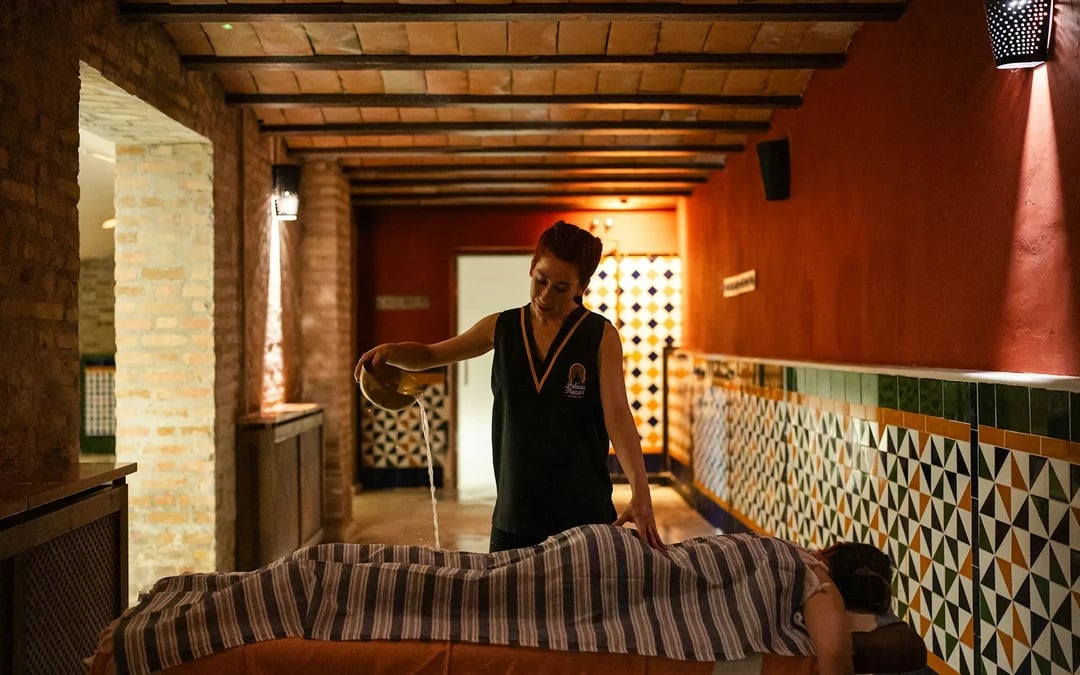 Granada Traditional Hammam Bath with Exfoliation and 30-Minute Massage Image 1