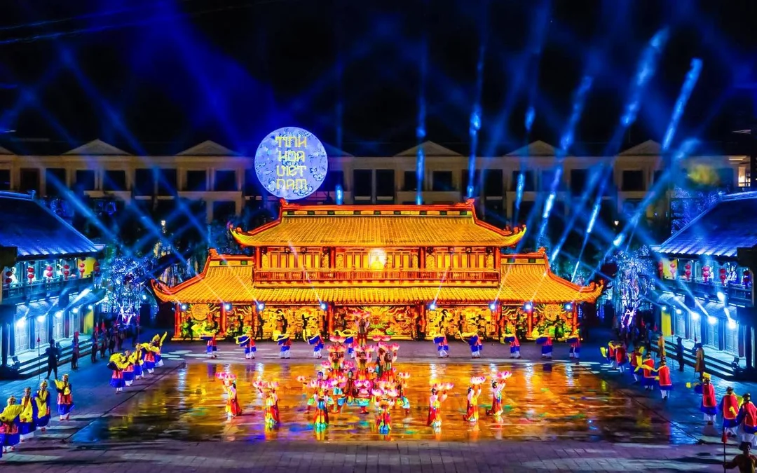 Grand World Phu Quoc Tickets: Teddy Bear Museum, Venice Boat Ride or Quintessence Show Image 3