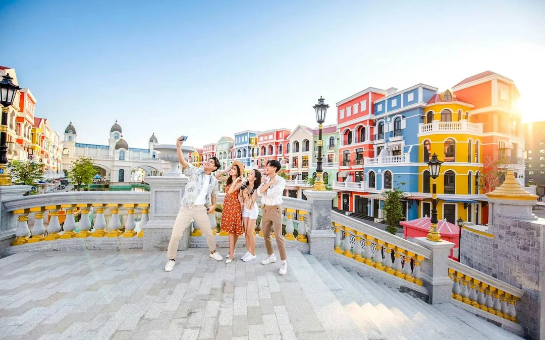 Grand World Phu Quoc Tickets: Teddy Bear Museum, Venice Boat Ride or Quintessence Show Image 5